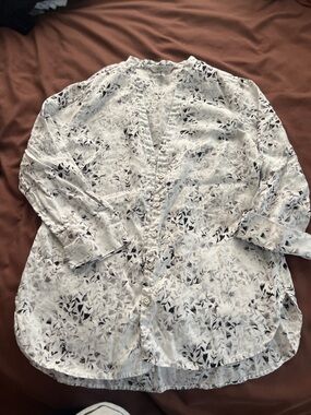 Women's Long-Sleeve Button-Front Floral Blouse - White/Black